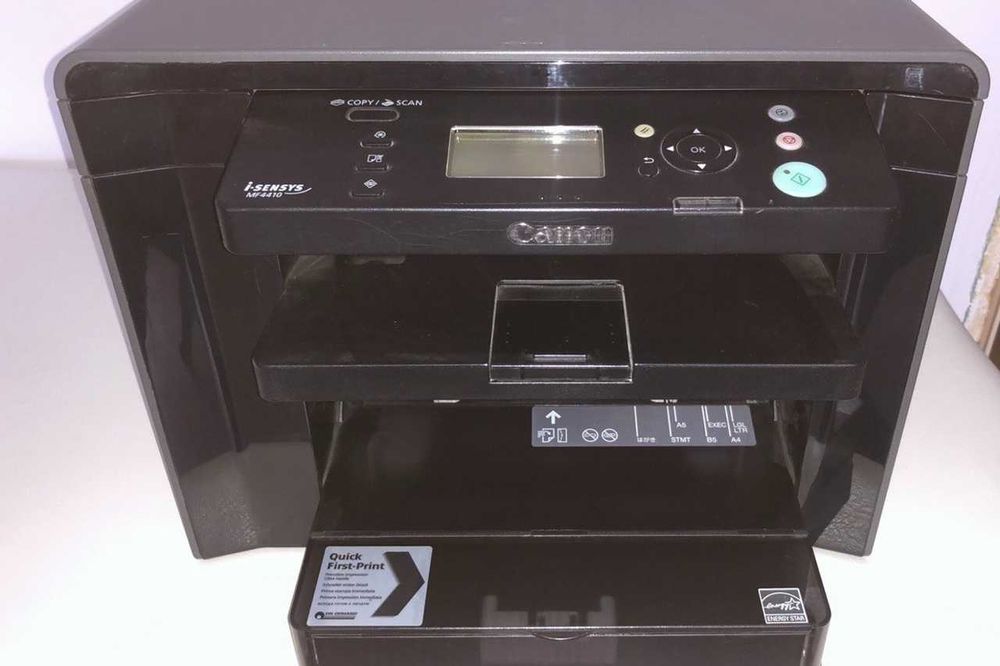 Принтер Hp 2035 + 2  картриджа и провода.