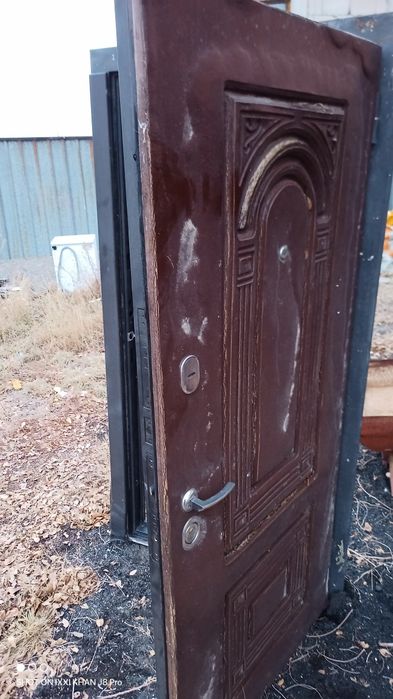 Дверь железная металлическая
