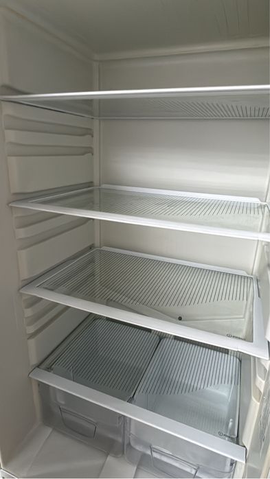 холодильник  морозильник в хорошем состояний