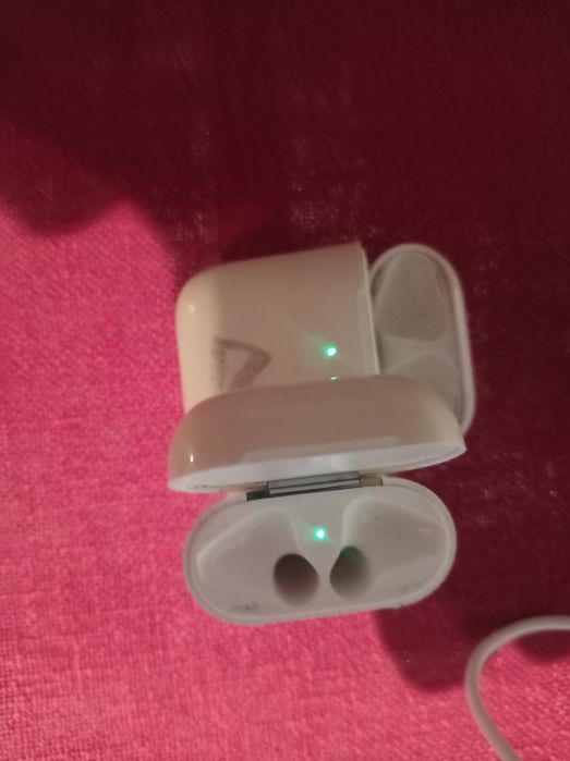 Charger box Airpods + incarcator Thunderbolt