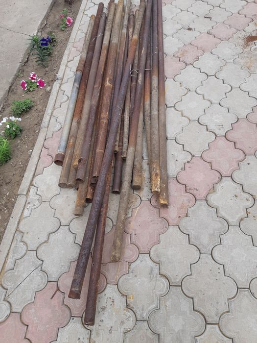 Продам трубы, уголок металлические.