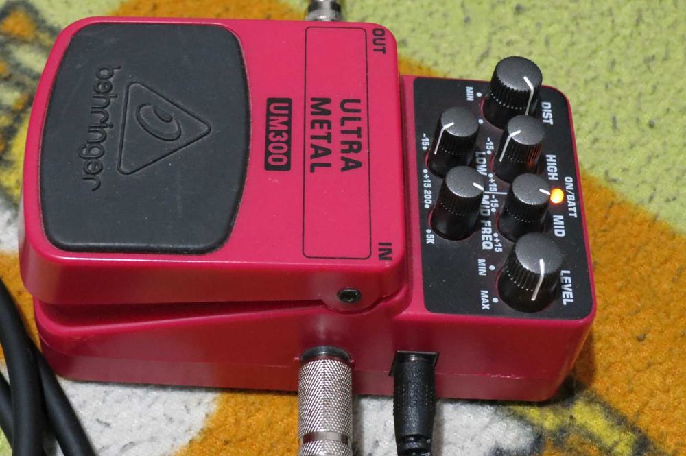 Pedala efect chitara Behringer UM300