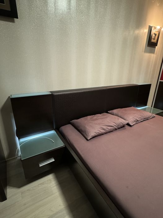 Спалня с нощтни шкафове и осветление + Матрак