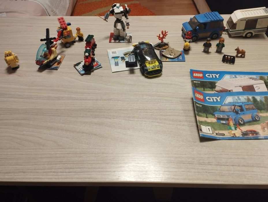 Vând seturi lego