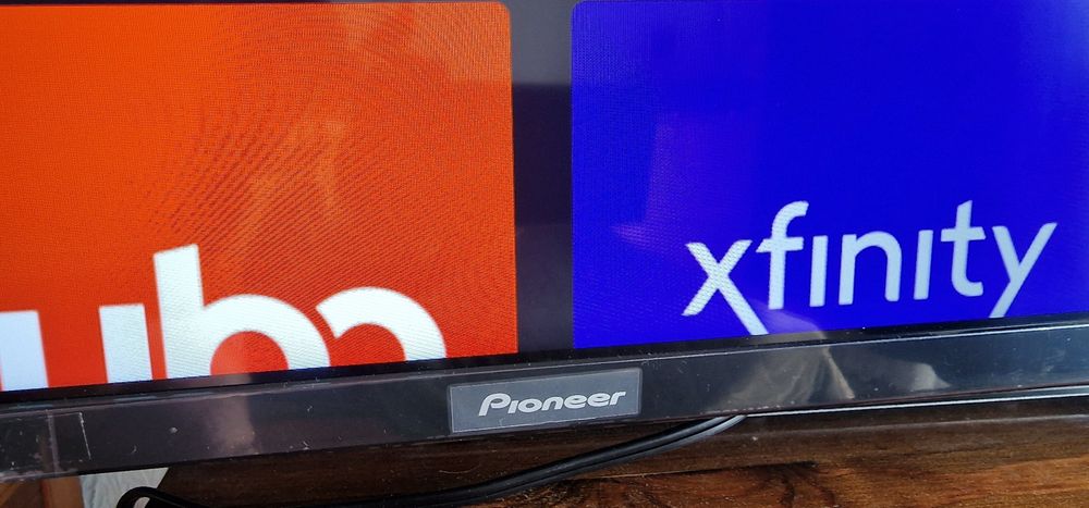 Продавам 55 инча 4К, нов смарт ТВ Pioneer Xumo