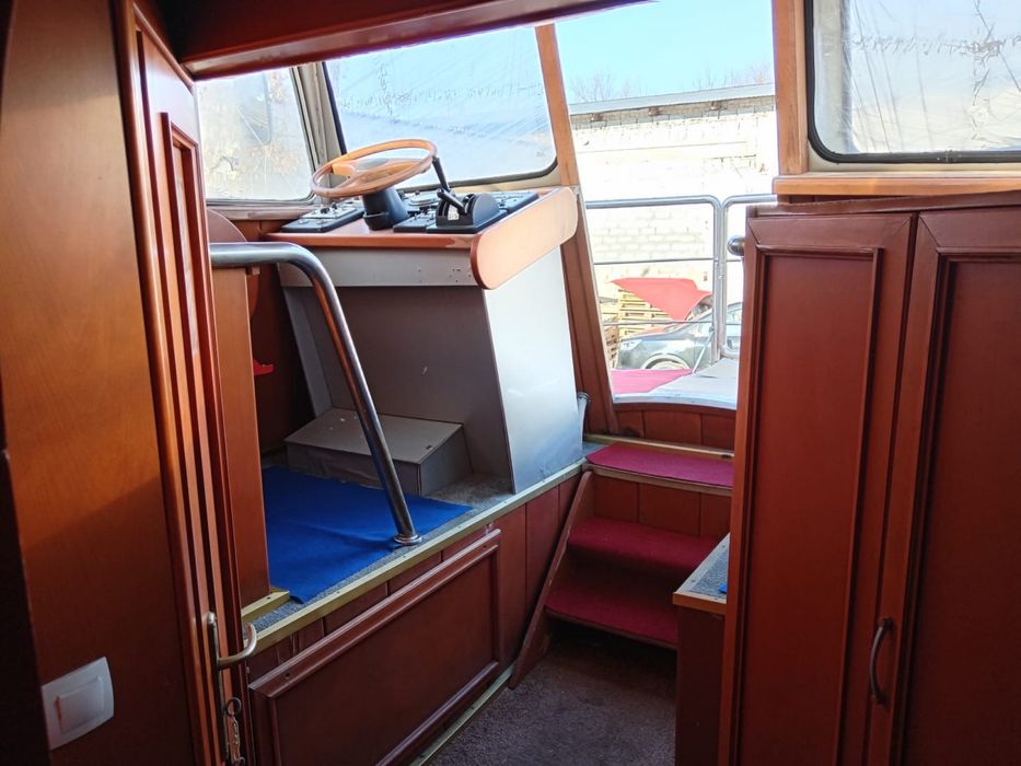 Теплоход «Зарница»