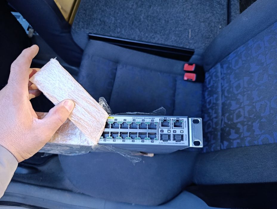 Мрежов комуттор (суич) HP ProCurve