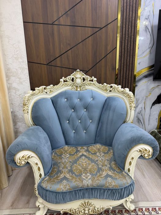 Королевский диван