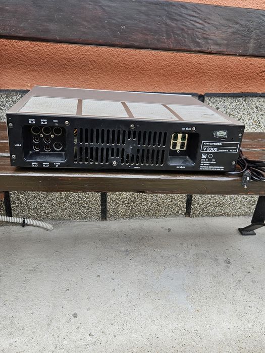 Усилвател Grundig V 2000