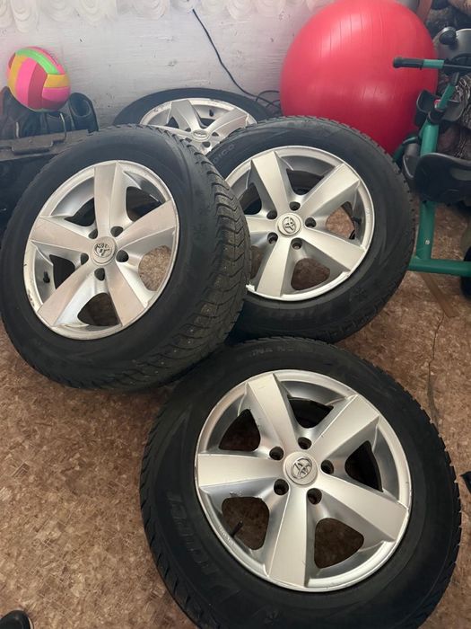 Продам шины с дисками тойота