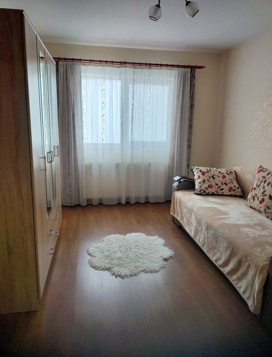 Închiriez apartament cu 3 camere