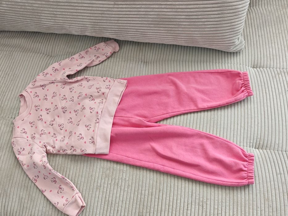 Дрехи за момиче на 4 г