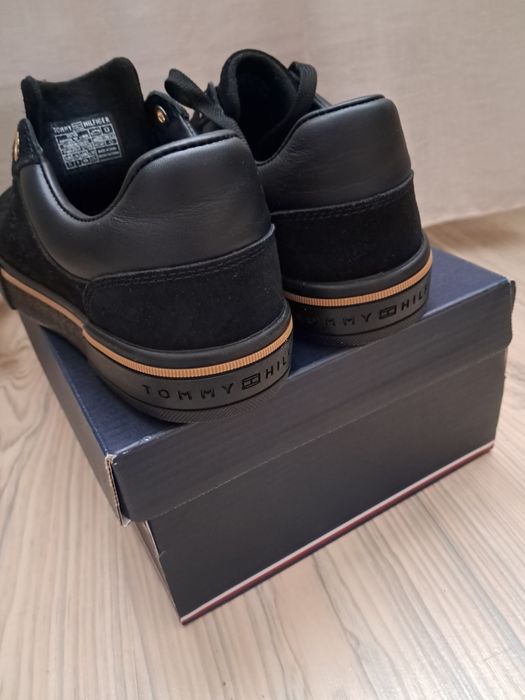 Adidași Tommy Hilfiger