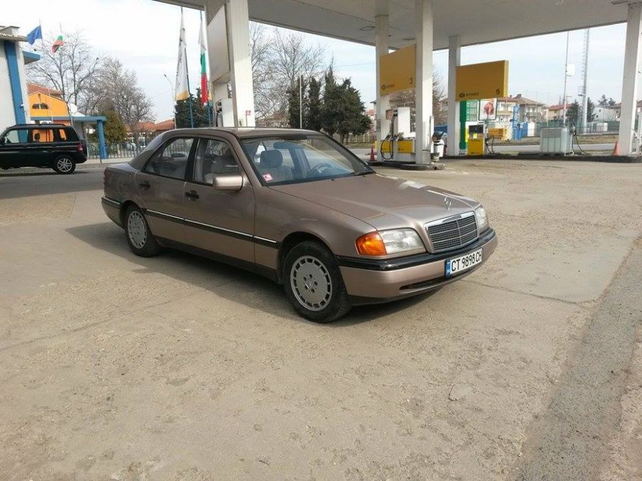 Продавам Мерцедес С 180 бензинов.