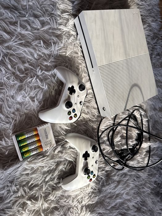 Приставка Xbox one S