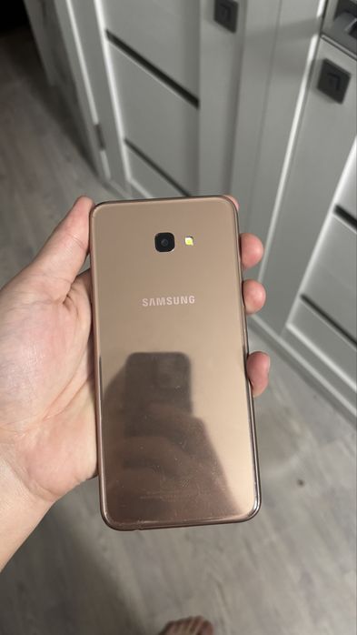 Продам Samsubg j4+