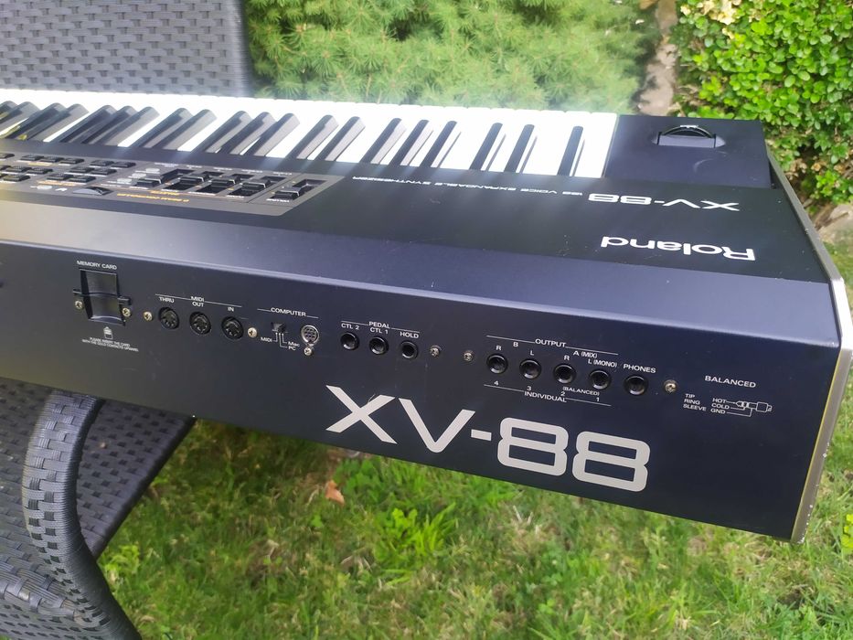 Пиано , клавир - синтезатор Roland XV 88