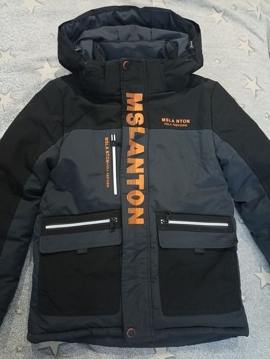 Куртка 134 р продам срочно