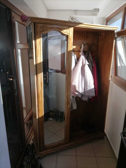 Vand garderoba cu structură din lemn masiv, stejar.