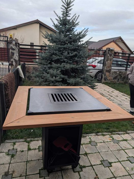 Gratar cu plita si blat de lemn