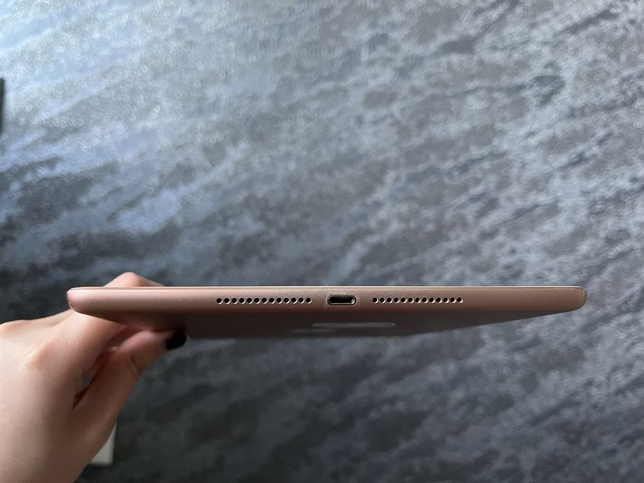 срочно продам ipad 6 2019 года