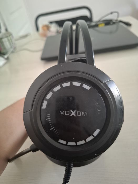 Наушники MOXOM Почти новые