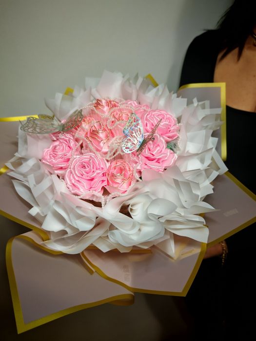 Valentine's day buchete trandafiri satin