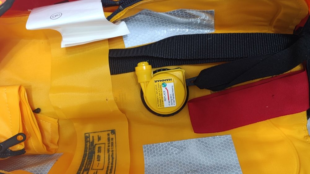 Спасальные жилеты обмен