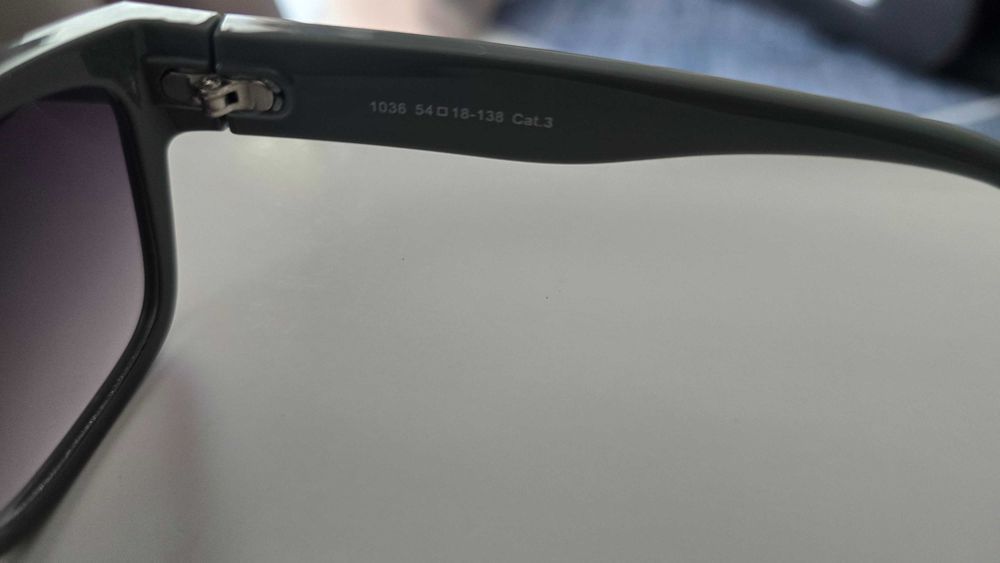 Ochelari de soare Balenciaga.