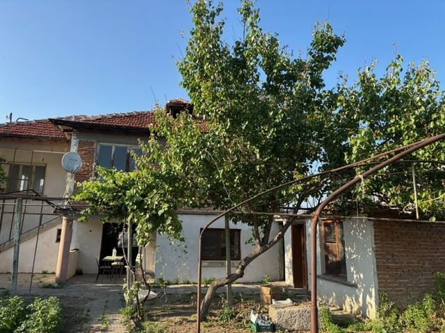 Къща в Пловдив, област-с.Милево площ 200 цена 68900