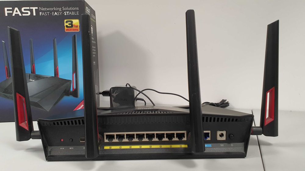 Vand router wireless ASUS RT-AC88U Dual-Band, Gigabit, in stare excelenta