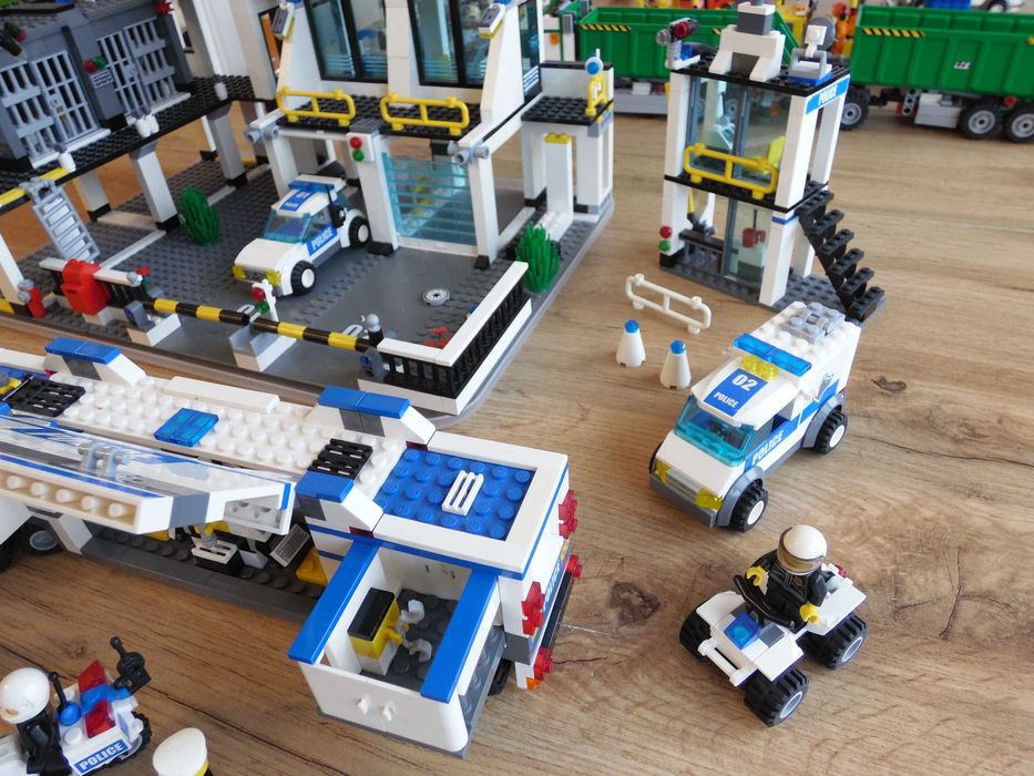 Lego 7744 и 7743 Полицейски участък и камион Лего