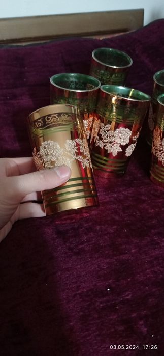 Stakan zelonniy zalatistiy