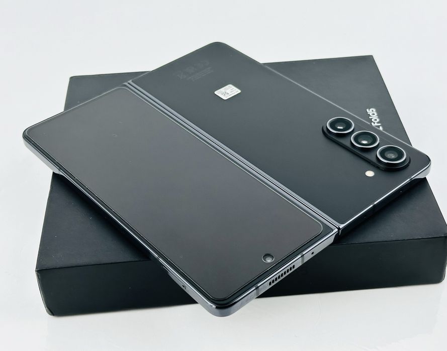 Samsung Galaxy Z Fold 5 5G 256GB 12RAM Black Перфектен! Гаранция!