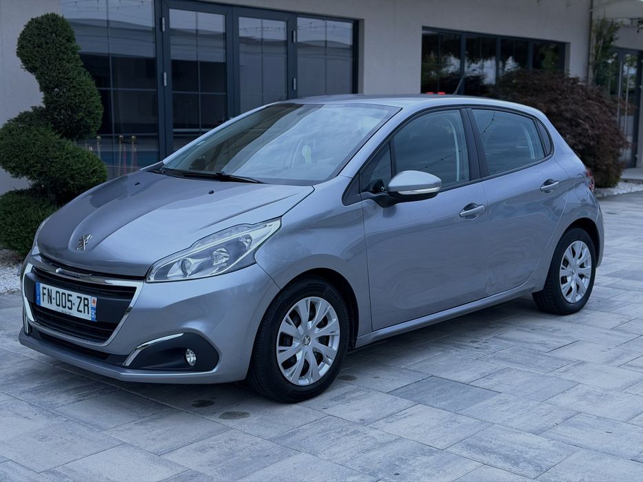 Vând Peugeot 208 1.5 HDi, 102 CP, facelift (faza 2), mașină de școală.
