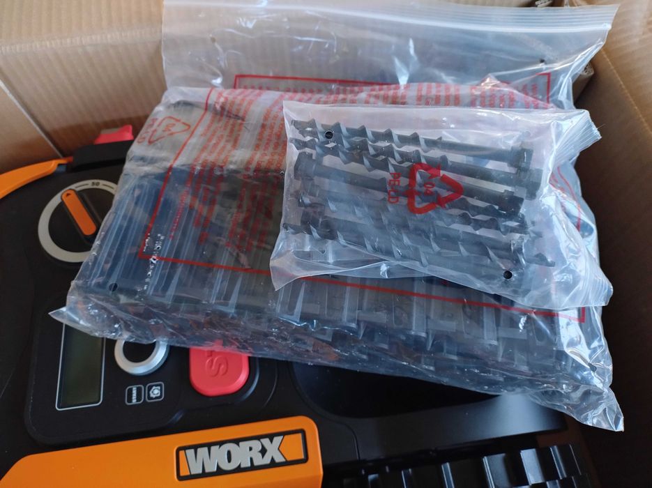 Робот косачка за трева Worx Landroid plus WR167E до 700m²