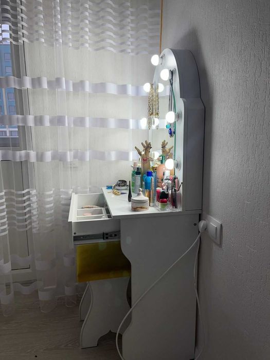 Мебель в комнату для девочки-подростка