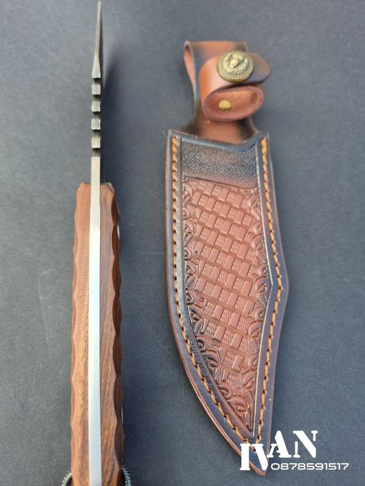 Ловен нож от Дамаска стомана 67 слоя и сърцевина VG10 с кожена кания