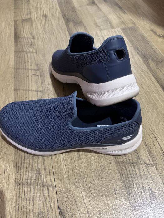 Кроссовки скичерс