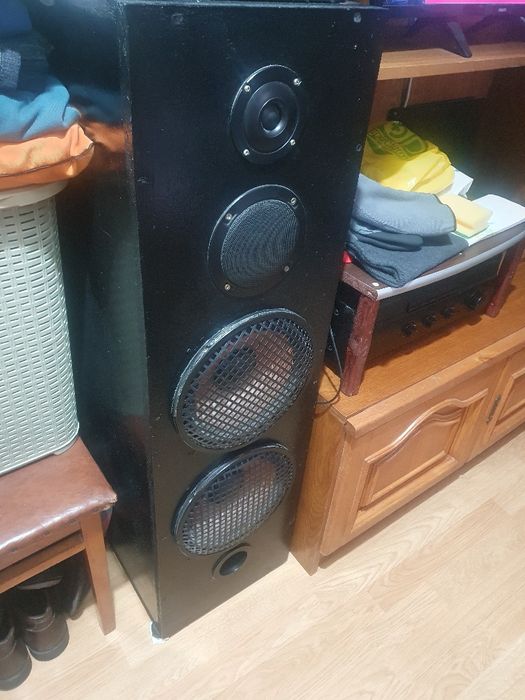Vând boxe 300 W bass puternic