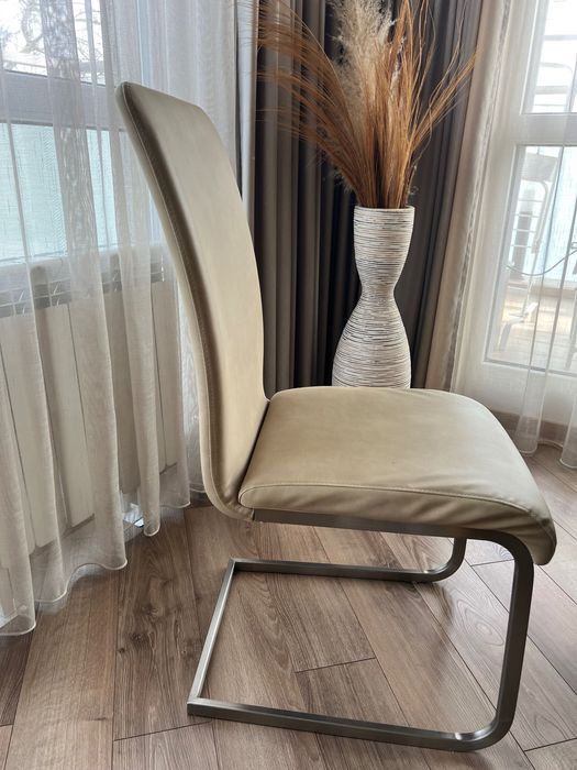 Комплект маса и столове