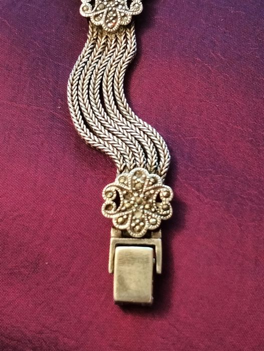 Серебряные часы часовщик проверил.Часы идут