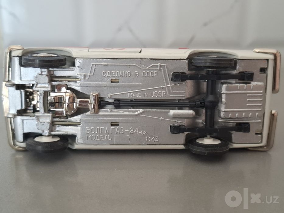 Коллекционная модель ГАЗ 2402 Скорая помощь, масштаб 1:43