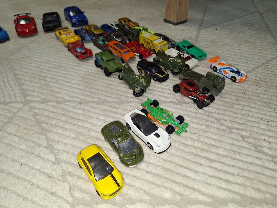 Продам машинки Hotwheels, оригинал.