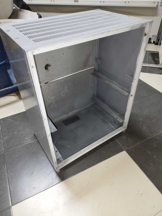 Метален кутия за  инструменти - шкаф 48/32/ 62см без врата