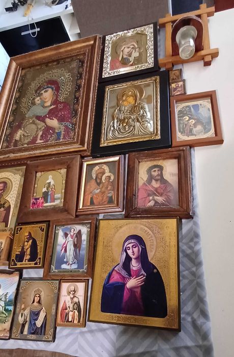 Продавам 20 броя икони