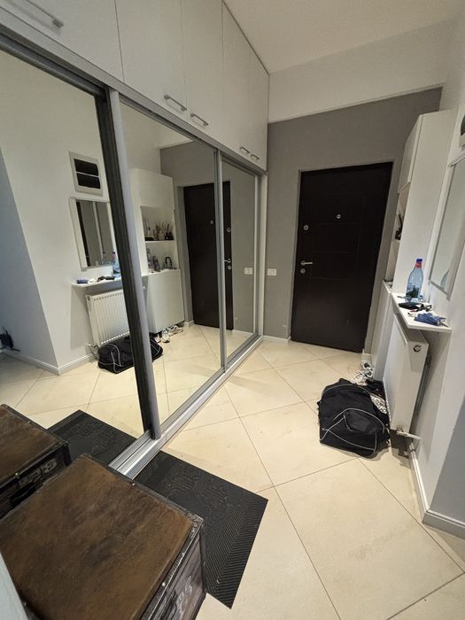 Inchiriez apartament cu 2 camere . Sisesti .