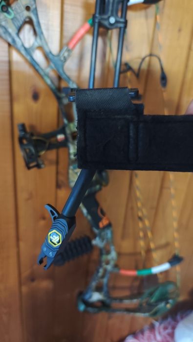 Продавам лък на марката Bear TRUTH2  доста запазен