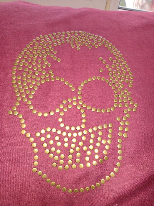 Декоративни калъфки + възглавници с череп