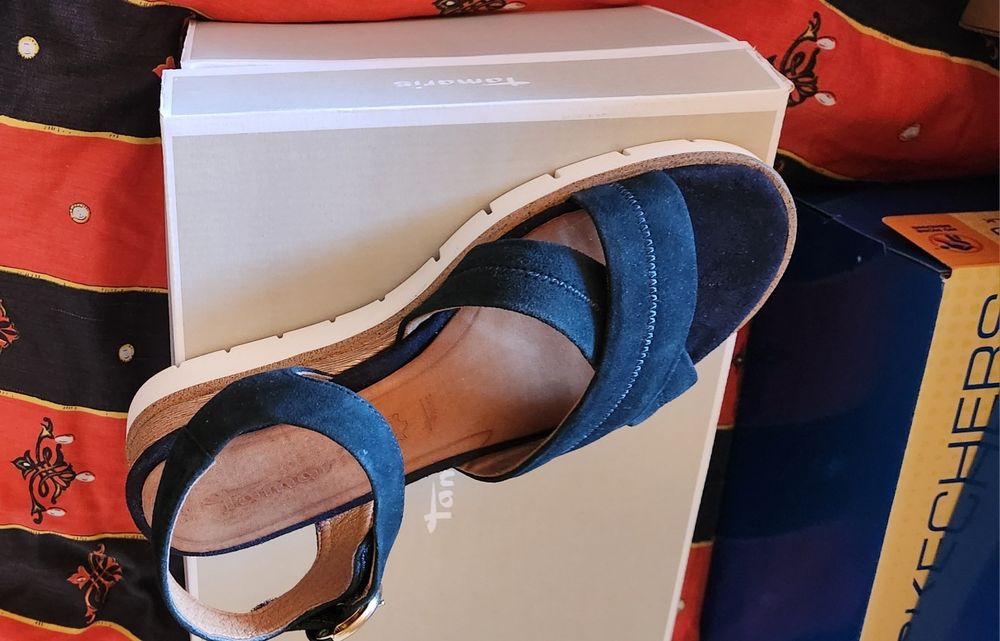 Sandale din piele noi